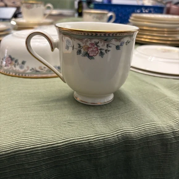 Lenox Spring Vista Floral Tea Set - Cream and Gold (Set 2)
